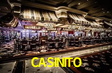 Una escena digital vívida inspirada en casino con CASINITO mostrado prominentemente, luces brillantes, fichas, cartas y acentos dorados.